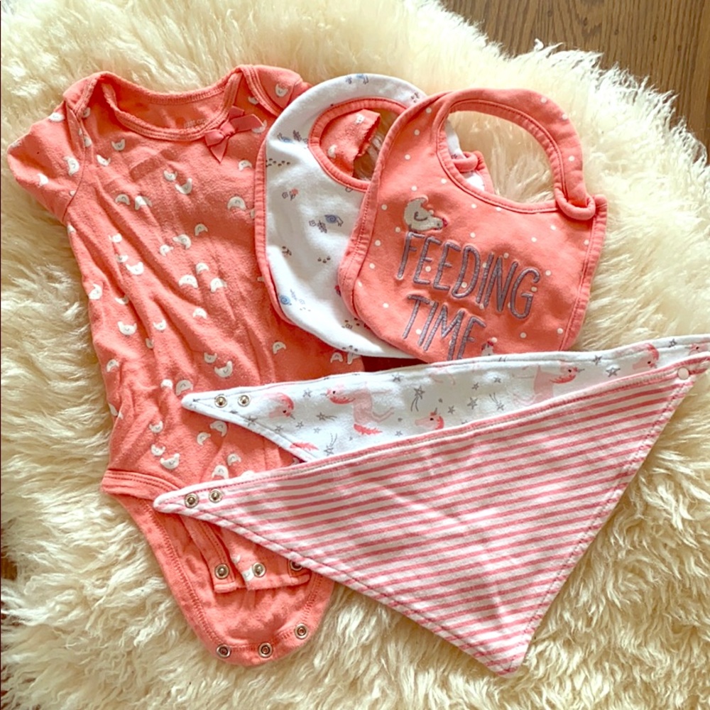 Coral 6M bundle (body suit + 4 bibs (2 bandana)